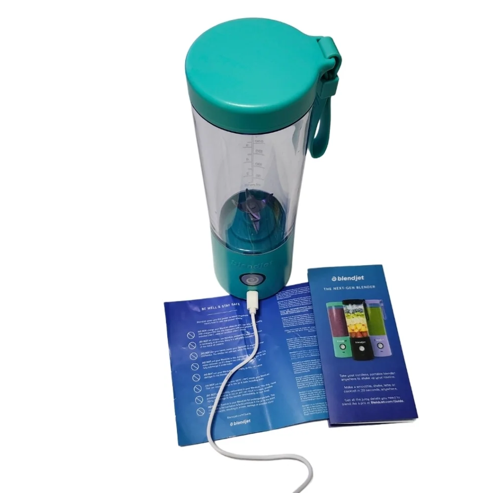 Blendjet Portable Blender in Mint/ Teal